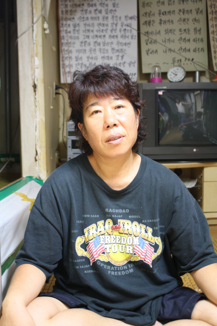 요즘도 집회에 참석해 주거권 보장을 외치고 있는 상도4동 철거민 대책위원회 부위원장 김영순 씨.