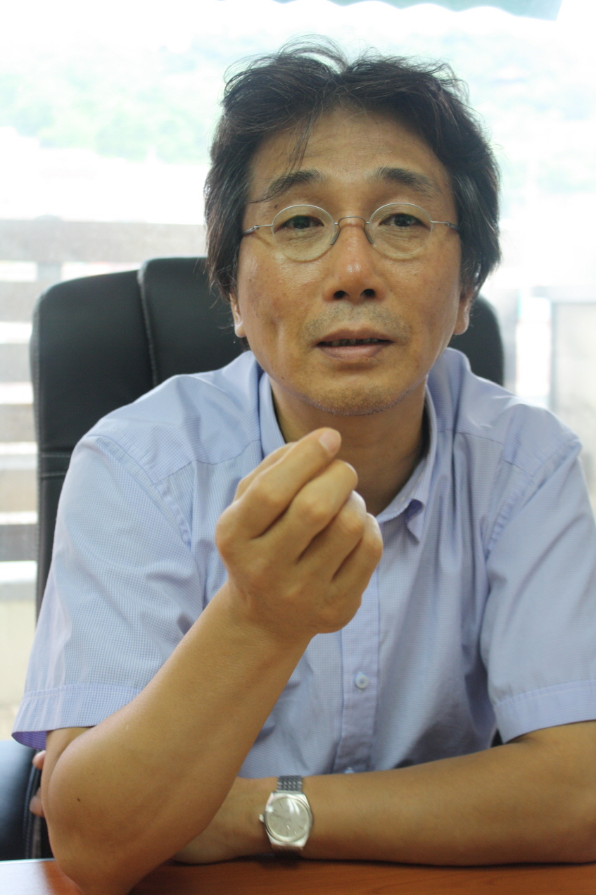 소극장협회 정대경 이사장은 소극장 연극이 진지한 성찰을 일깨워 줄 자극제가 되기를 기대했다.