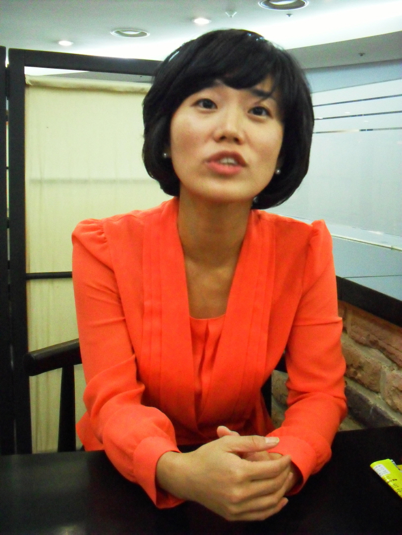 “지금의 현실에서는 여성들이 부담을 느낄 수밖에 없다”고 강조하는 워킹맘연구소 이수연 소장