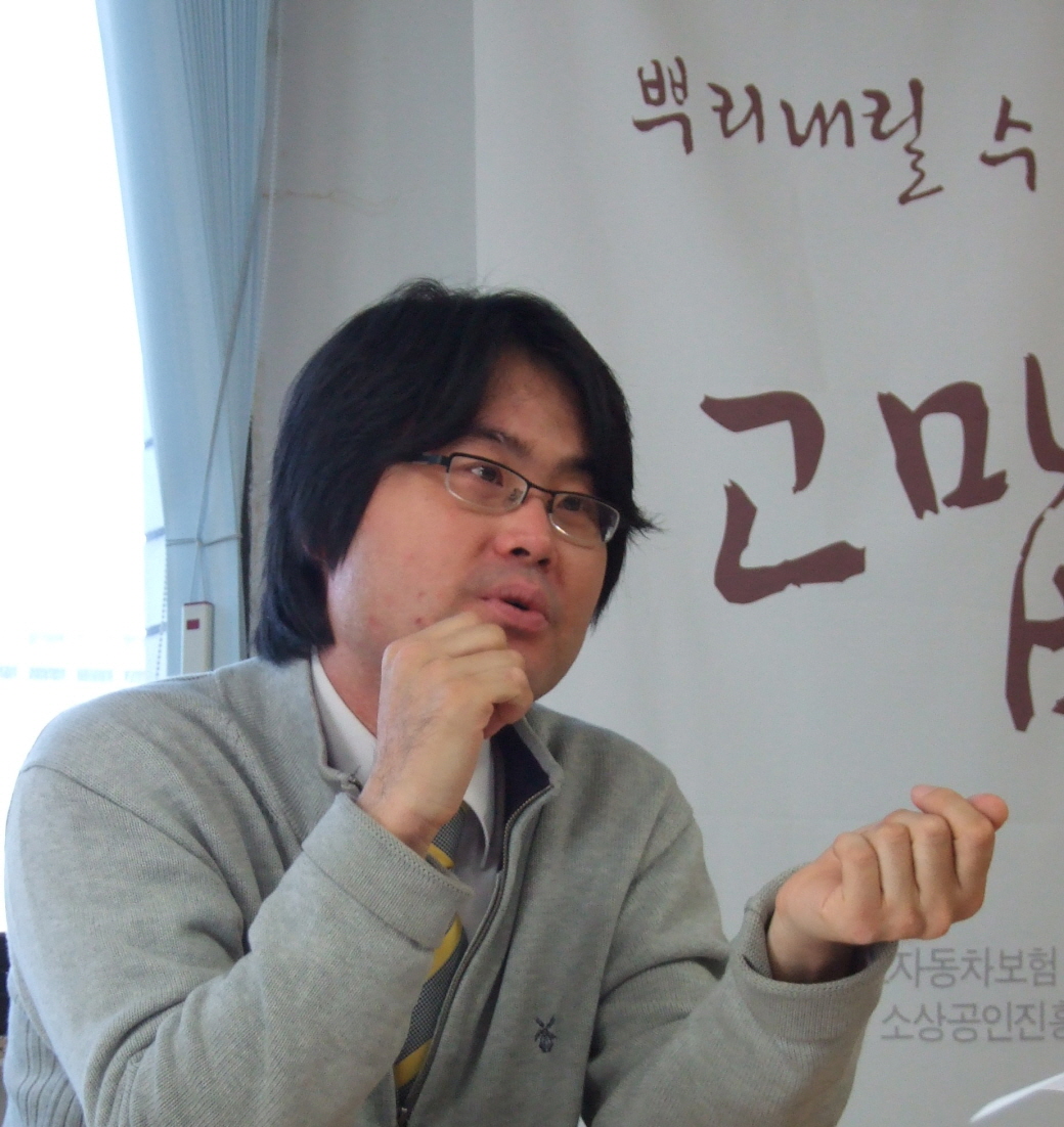 서울대생의 적극적인 참여를 강조하는 안준상 씨.