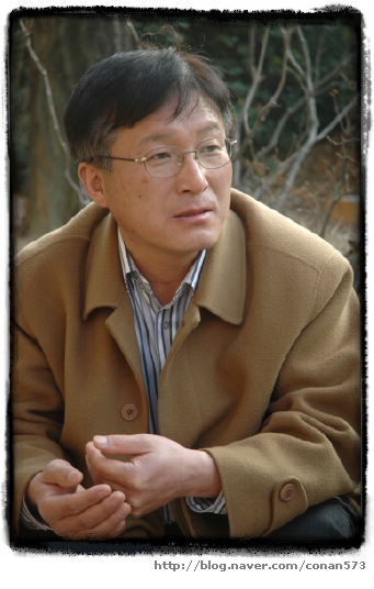 이재유의 일대기를 다룬 소설 '경성트로이카'의 작가 안재성씨.