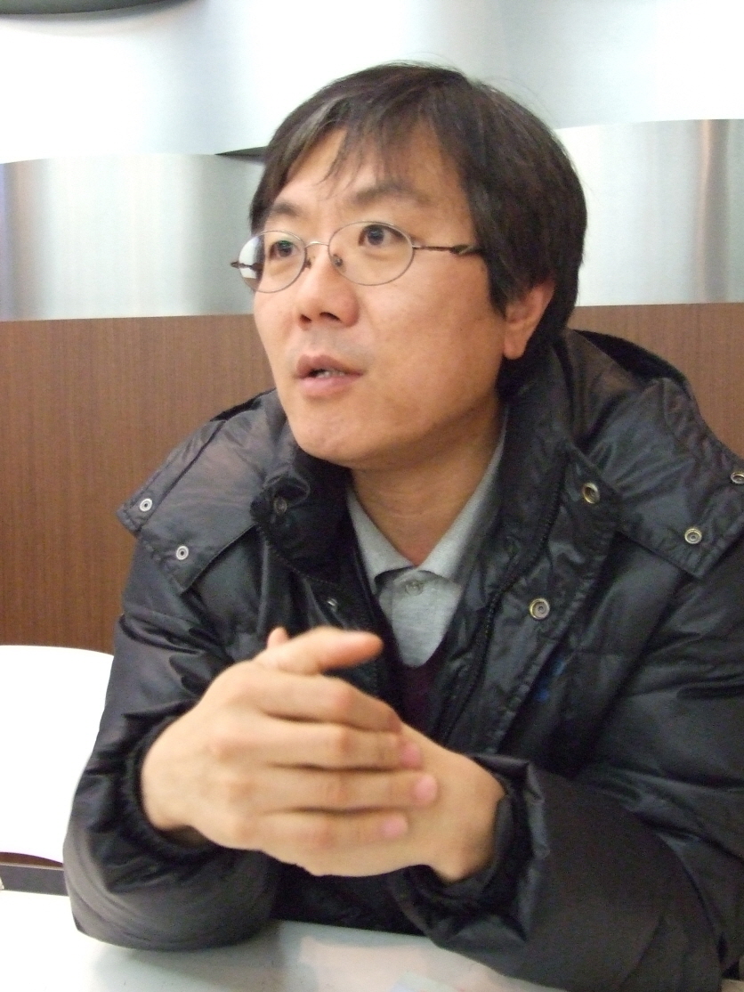 <스토리텔링클럽: 이야기발전소> 프로듀서 최인성 씨. 1차 스토리의 생산을 강조했다.